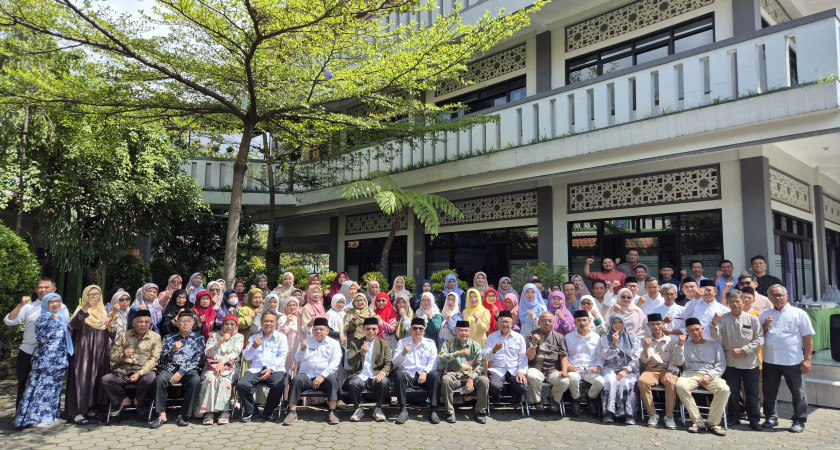 Halal Bihalal MTsN 2 Kota Bandung Pererat Kebersamaan Keluarga Besar Madrasah