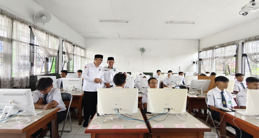 253 Siswa MTsN 2 Kota Bandung Tertib Ikuti TKA